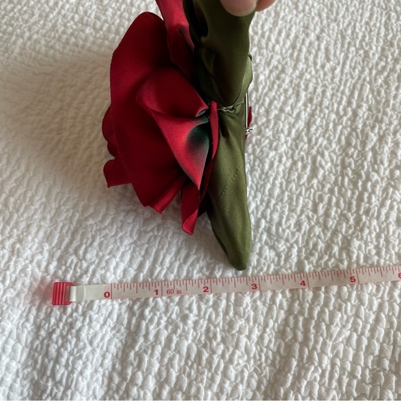 Rose Fabric Pin, Rose Lapel Pin, Vintage Red Rose Pin - Picture 5 of 5